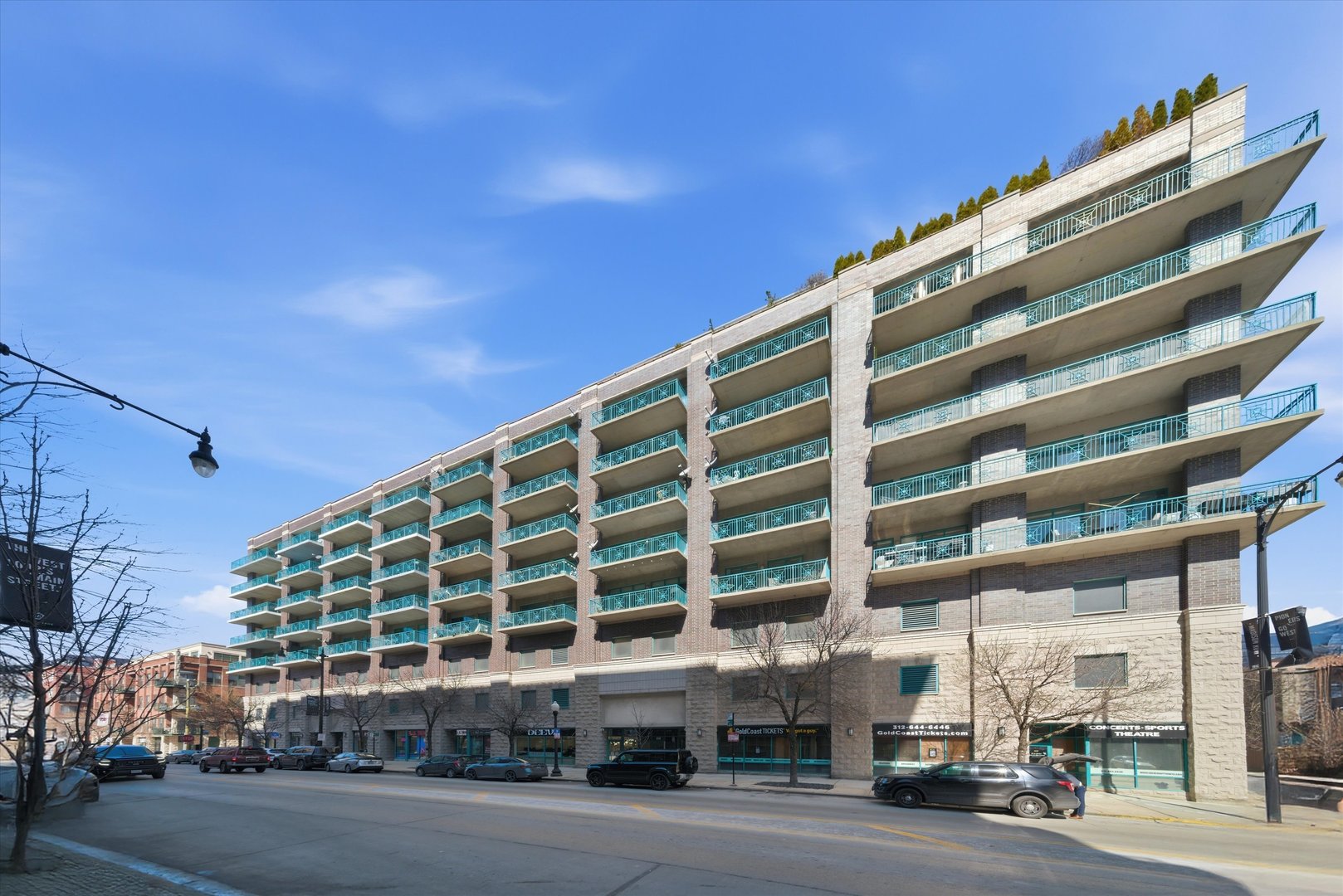 910 West Madison Street, Unit 803 Chicago, IL 60607 - Photo 15 of 15 a view of a building and a street