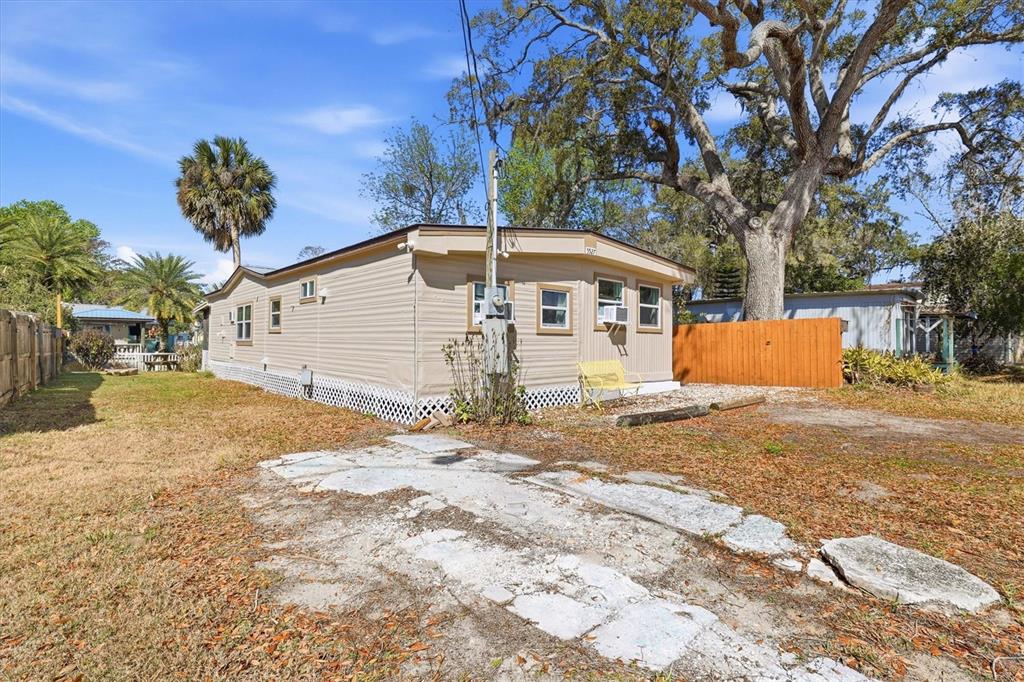 5527 Darlene Street Weeki Wachee, FL 34607 - Photo 4 of 79