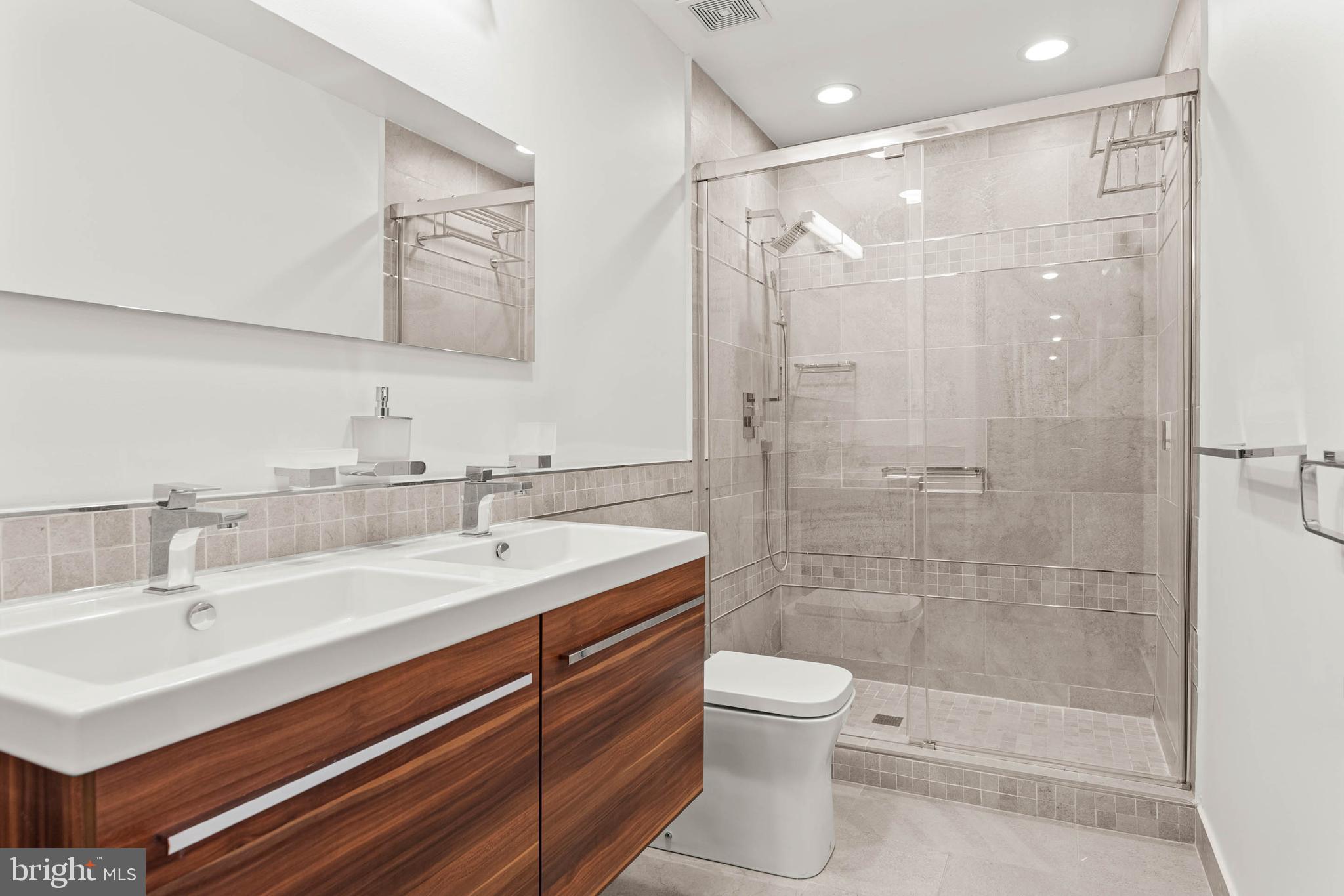 780 Panorama Road Villanova, PA 19085 - Photo 32 of 41 Hall Bathroom