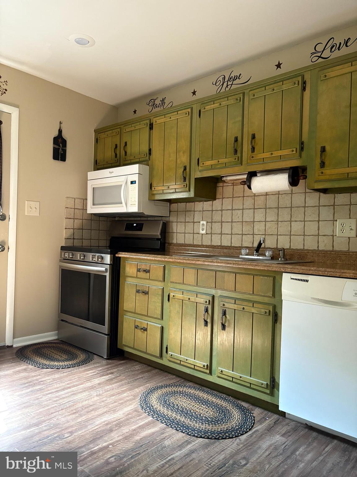 3115 Equinox Road Dover, PA 17315 - Photo 4 of 24 Gallery Image 4