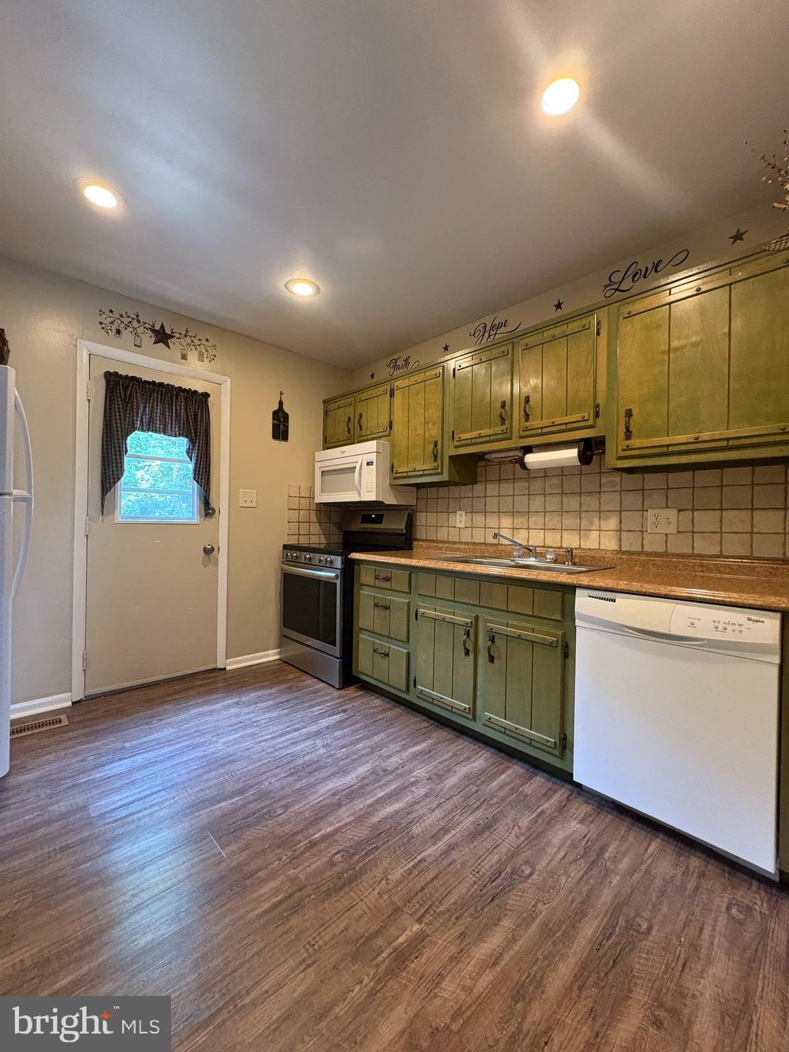 3115 Equinox Road Dover, PA 17315 - Photo 5 of 24 Gallery Image 5