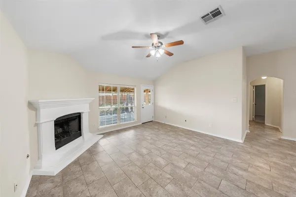 $1,950 | 273 Mesa View, Montgomery, TX 77316