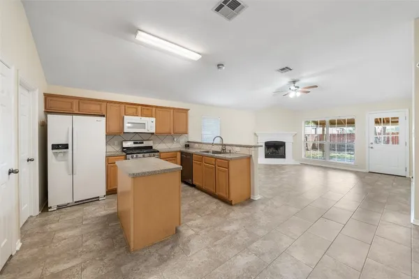 $1,950 | 273 Mesa View, Montgomery, TX 77316