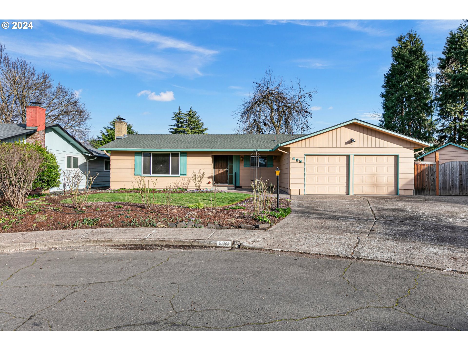 609 Rowan Avenue Springfield, OR 97477 - Photo 1 of 32 a front view of a house with a garden