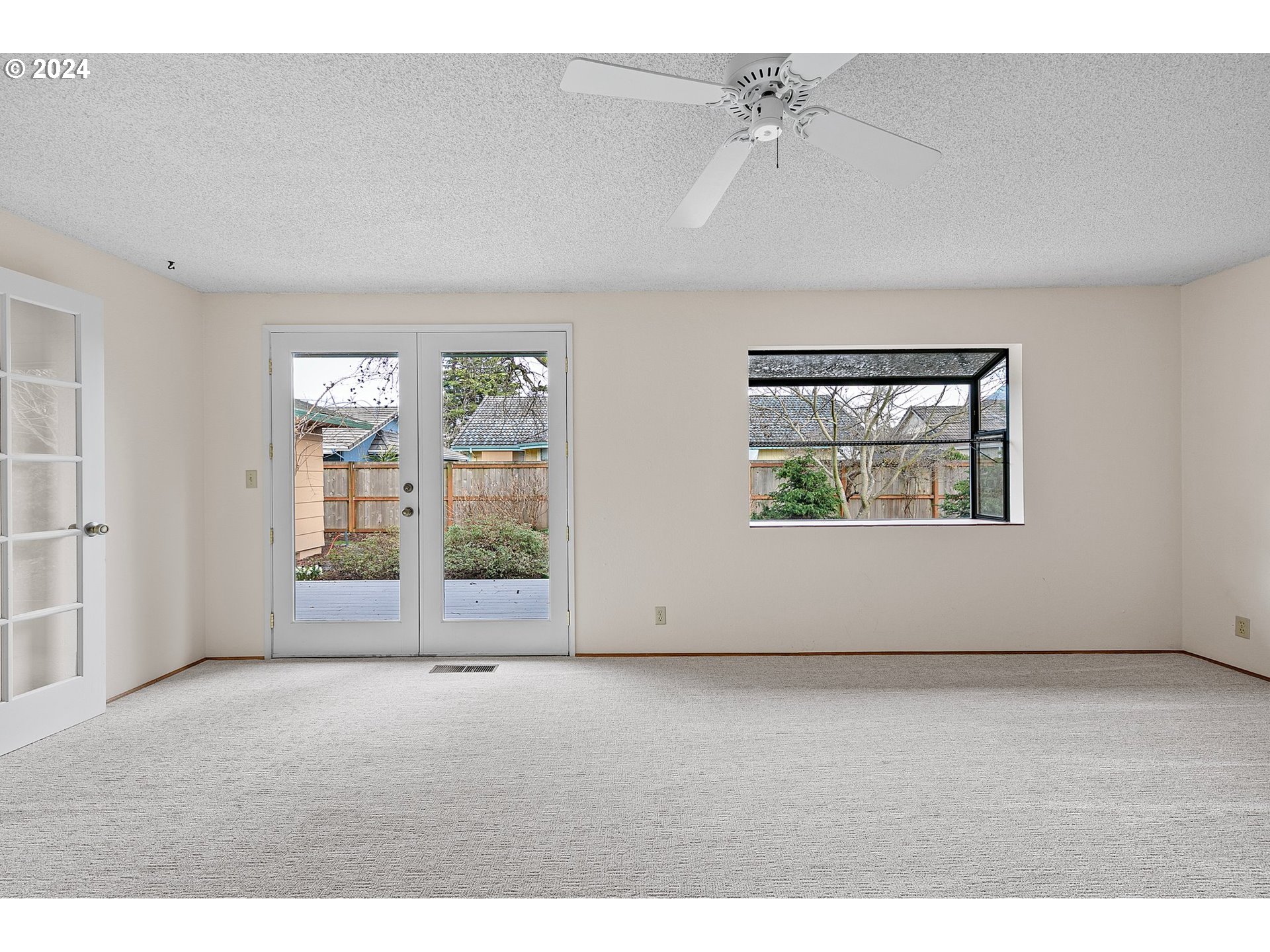 609 Rowan Avenue Springfield, OR 97477 - Photo 12 of 32 an empty room with windows