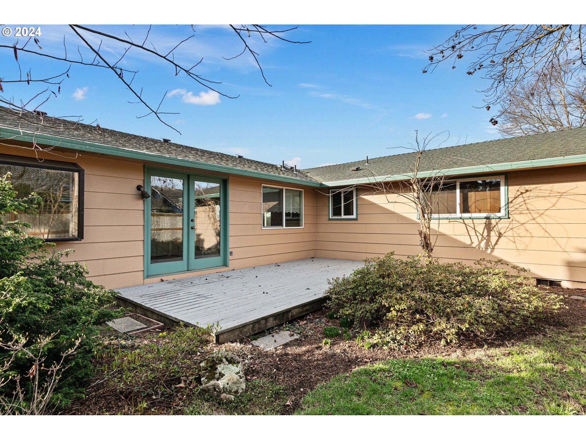 609 Rowan Avenue Springfield, OR 97477 - Photo 17 of 32