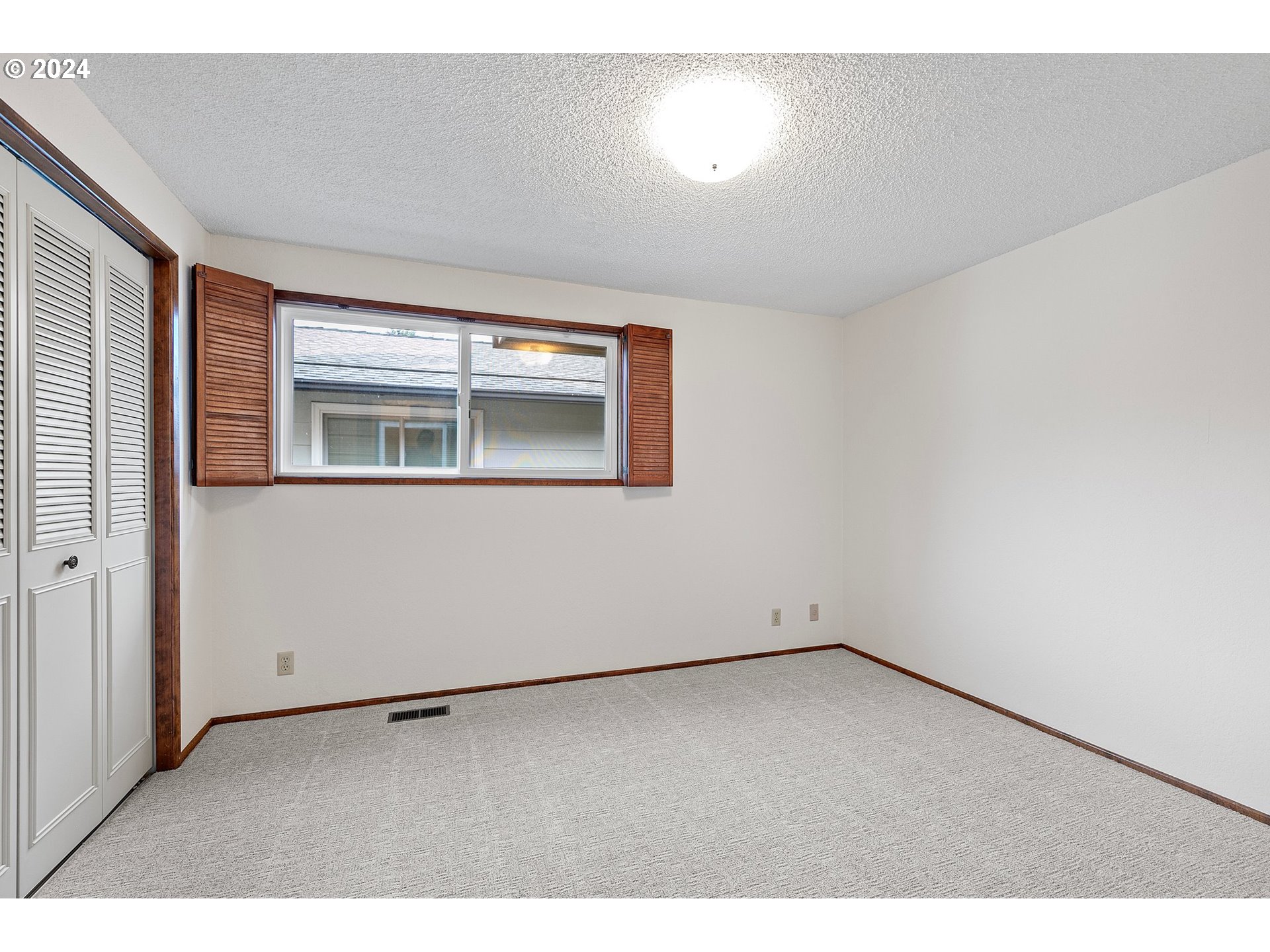 609 Rowan Avenue Springfield, OR 97477 - Photo 20 of 32 a view of empty room with windows