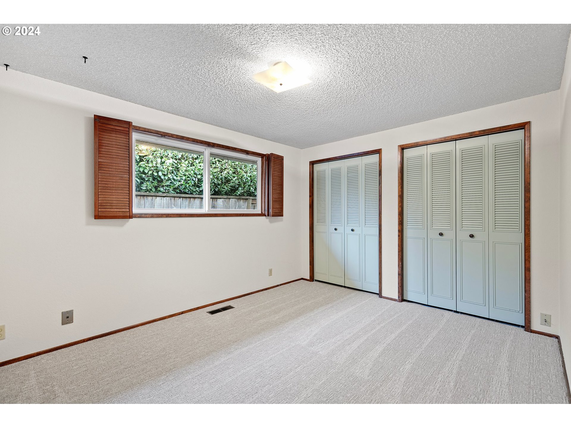 609 Rowan Avenue Springfield, OR 97477 - Photo 22 of 32 a view of an empty room with a window