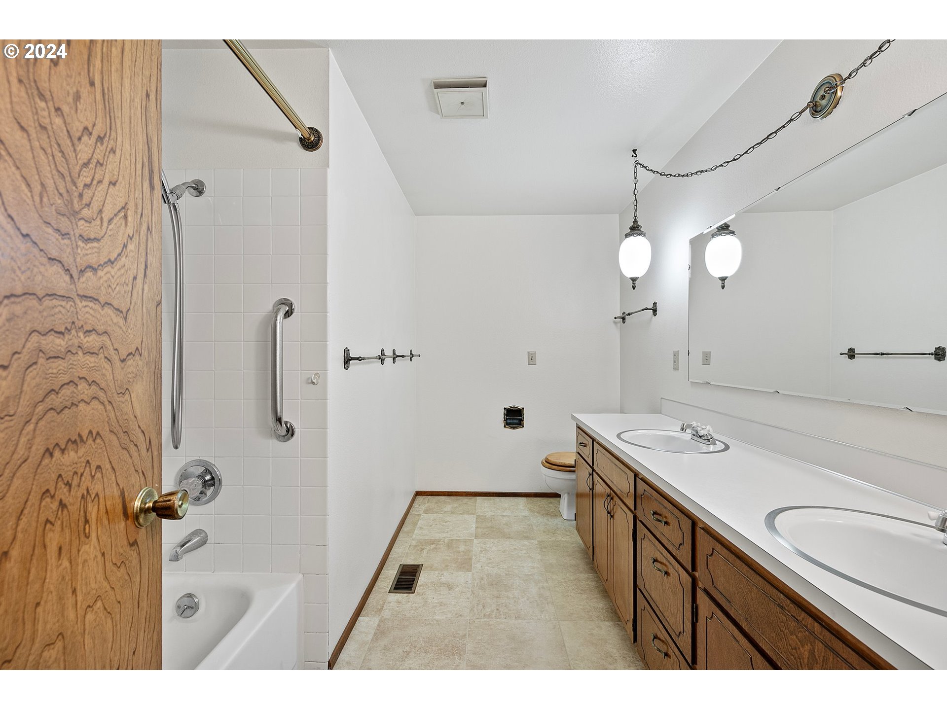 609 Rowan Avenue Springfield, OR 97477 - Photo 23 of 32 a bathroom with a sink a toilet and shower