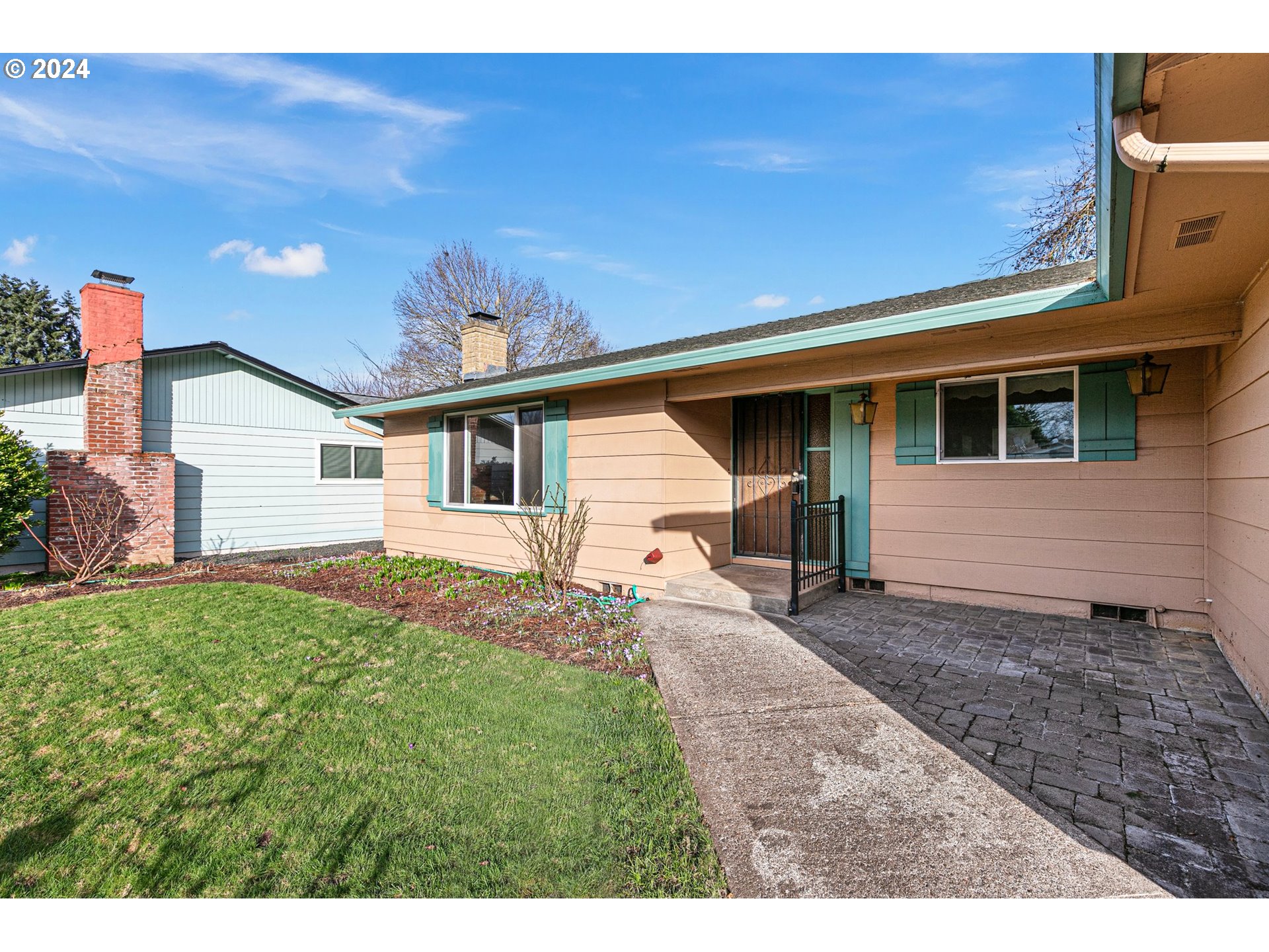 609 Rowan Avenue Springfield, OR 97477 - Photo 32 of 32 a view of a backyard of the house