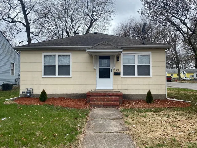 $89,500 | 402 South 9th Street, Wood River, IL 62095