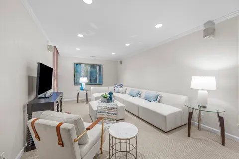 $629,900 | 1350 North Western Avenue, Unit 310, Lake Forest, IL 60045