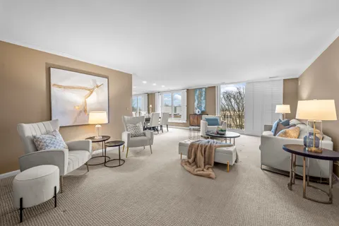 $629,900 | 1350 North Western Avenue, Unit 310, Lake Forest, IL 60045