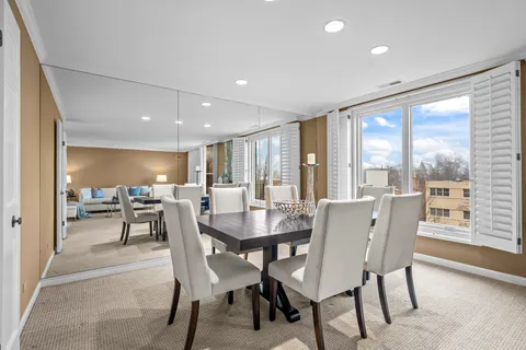 $629,900 | 1350 North Western Avenue, Unit 310, Lake Forest, IL 60045