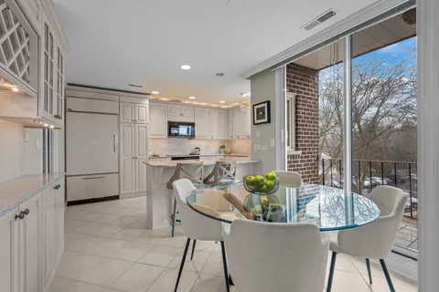 $629,900 | 1350 North Western Avenue, Unit 310, Lake Forest, IL 60045