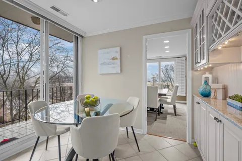 $629,900 | 1350 North Western Avenue, Unit 310, Lake Forest, IL 60045