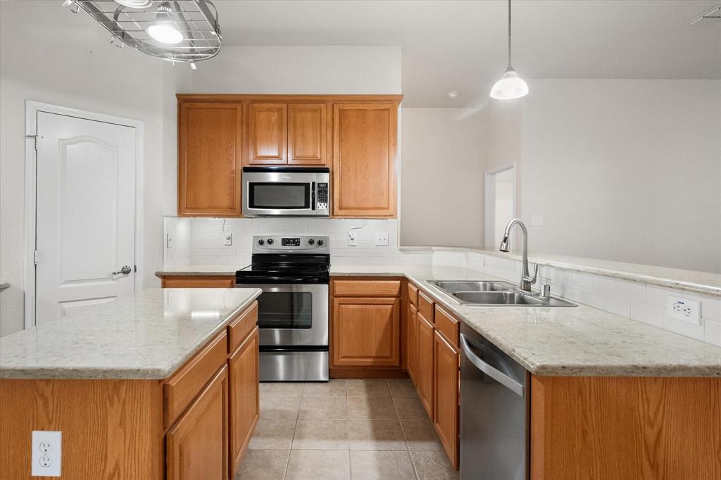 10929 Soft Shell Drive Venus, TX 76084 - Photo 26 of 39 a kitchen with a sink stove and microwave