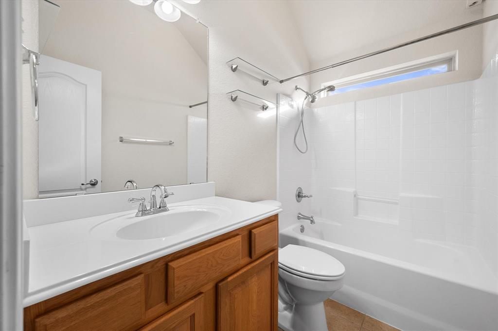 10929 Soft Shell Drive Venus, TX 76084 - Photo 28 of 39 a bathroom with a sink a toilet and a bathtub