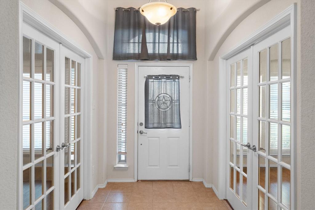 10929 Soft Shell Drive Venus, TX 76084 - Photo 9 of 39 a view of an entryway with livingroom
