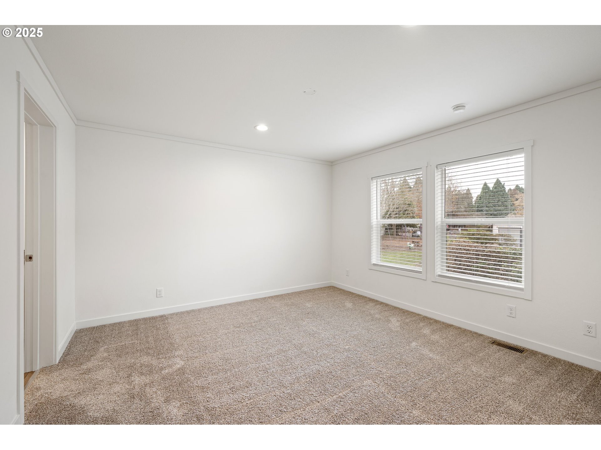 4900 Royal Avenue, Unit 105 Eugene, OR 97402 - Photo 11 of 26 Bedroom, Primary