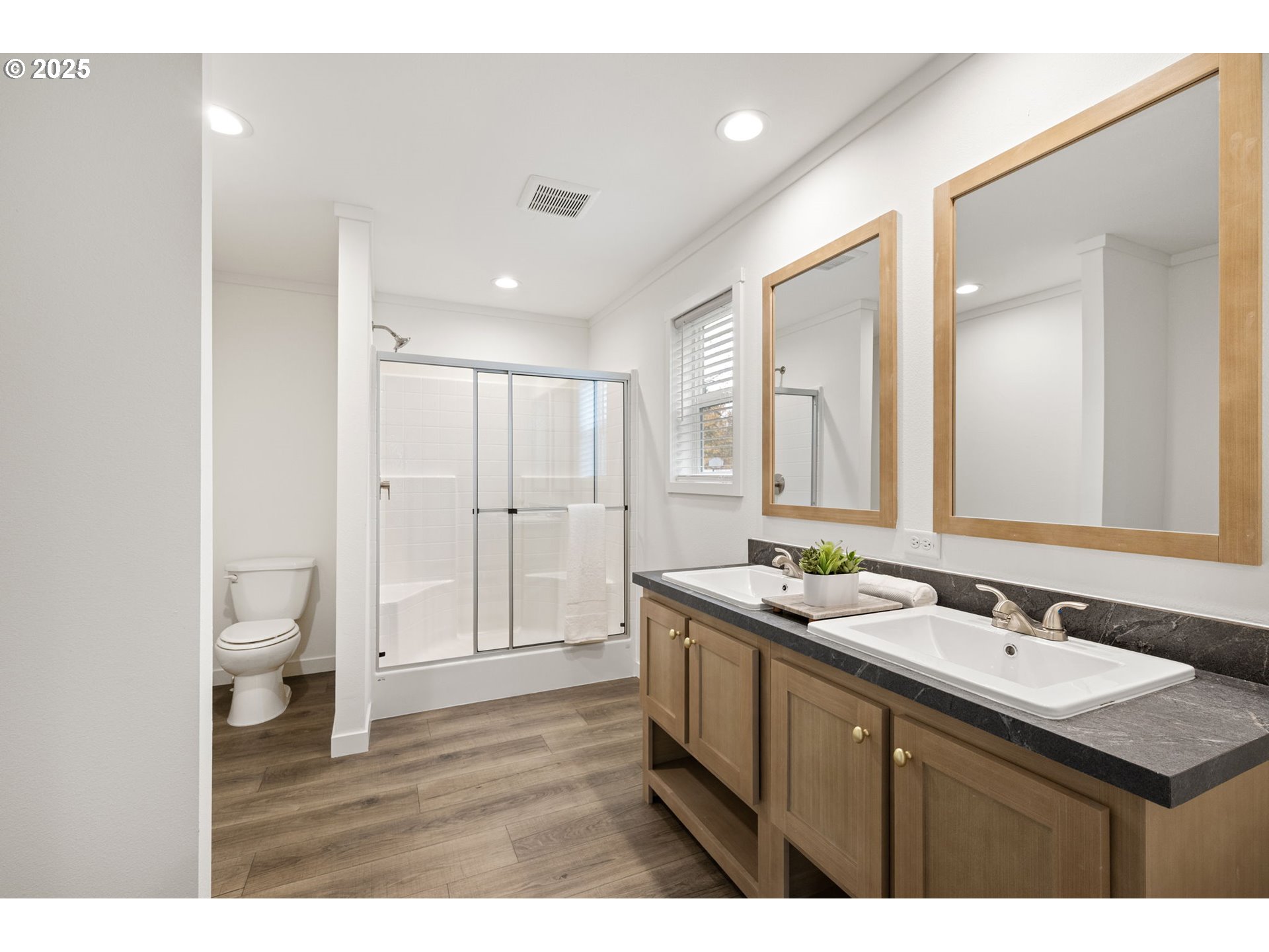 4900 Royal Avenue, Unit 105 Eugene, OR 97402 - Photo 14 of 26 En Suite Bathroom