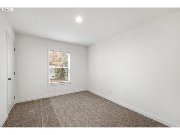 $159,000 | 4900 Royal Avenue, Unit 105, Eugene, OR 97402