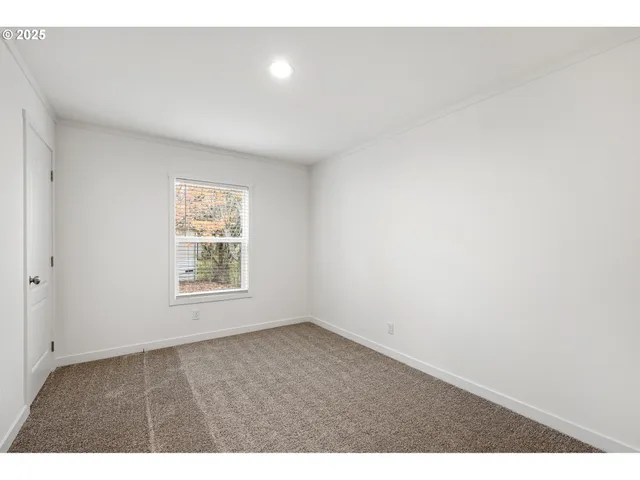 $159,000 | 4900 Royal Avenue, Unit 105, Eugene, OR 97402