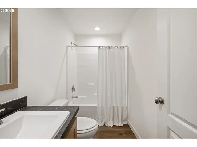 $159,000 | 4900 Royal Avenue, Unit 105, Eugene, OR 97402