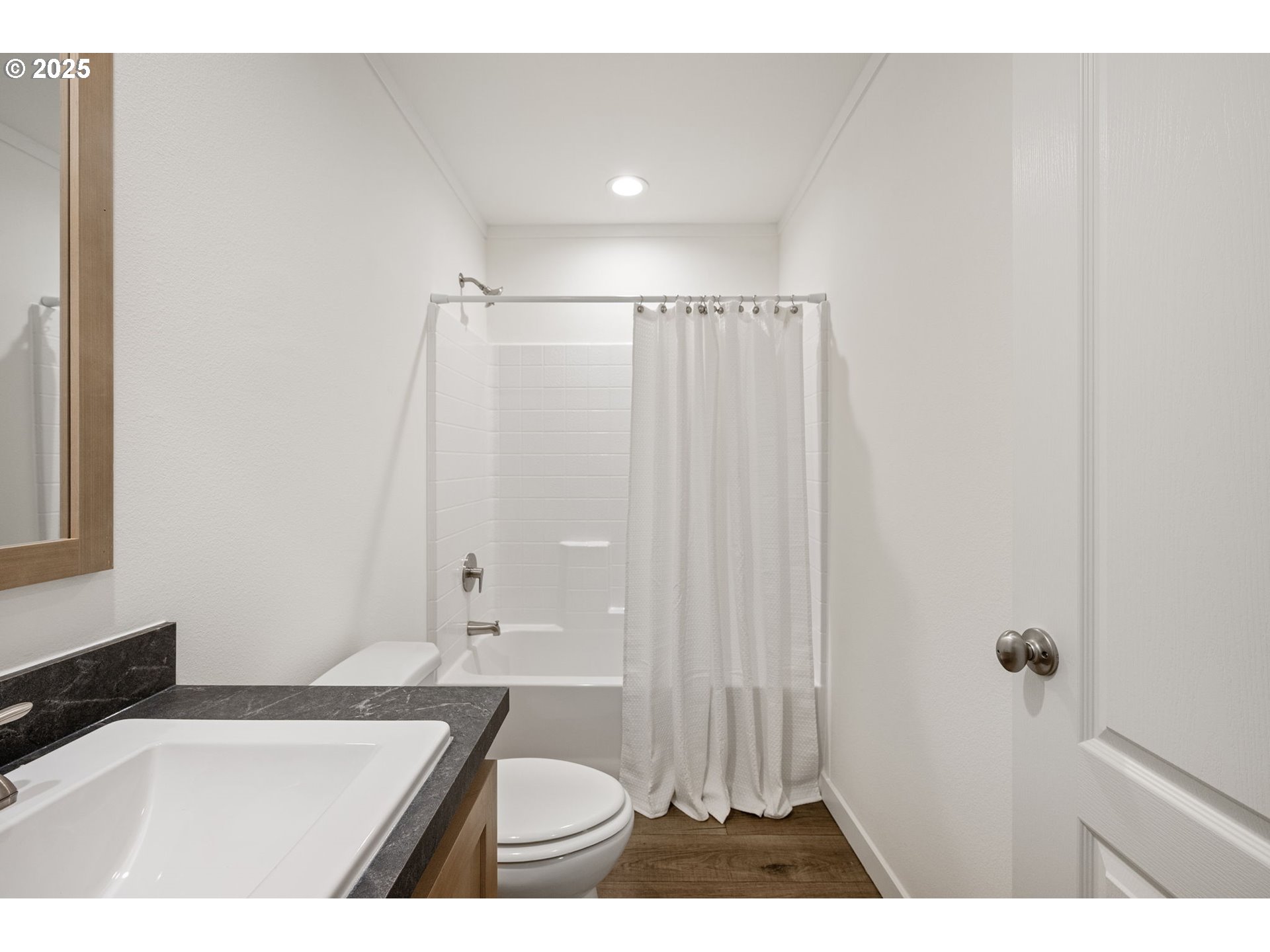 4900 Royal Avenue, Unit 105 Eugene, OR 97402 - Photo 20 of 26 Bathroom