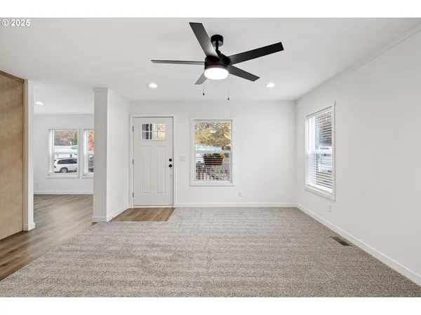 $159,000 | 4900 Royal Avenue, Unit 105, Eugene, OR 97402