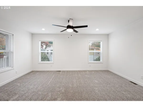 $159,000 | 4900 Royal Avenue, Unit 105, Eugene, OR 97402