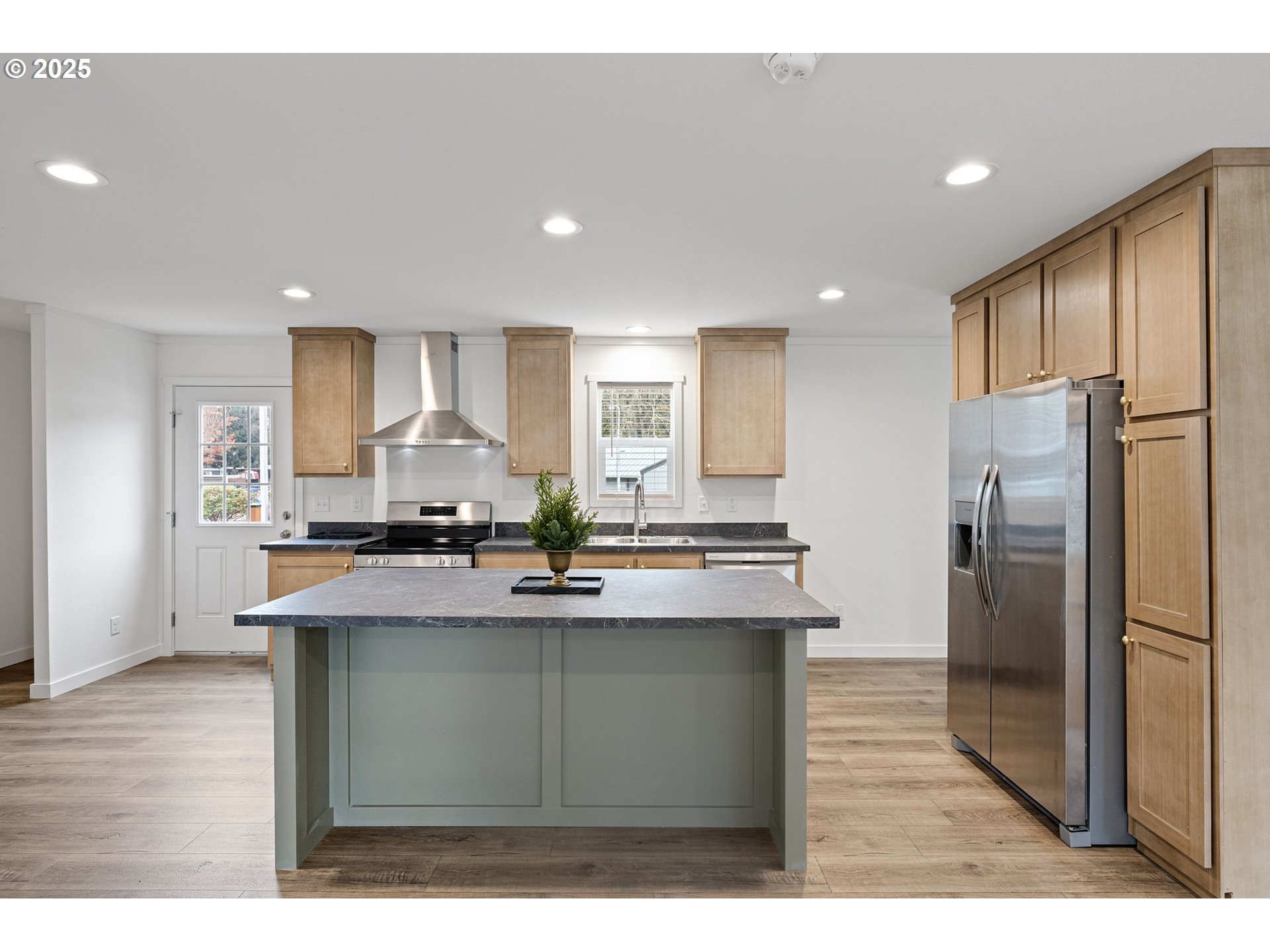 4900 Royal Avenue, Unit 105 Eugene, OR 97402 - Photo 8 of 26 Kitchen/Living Room