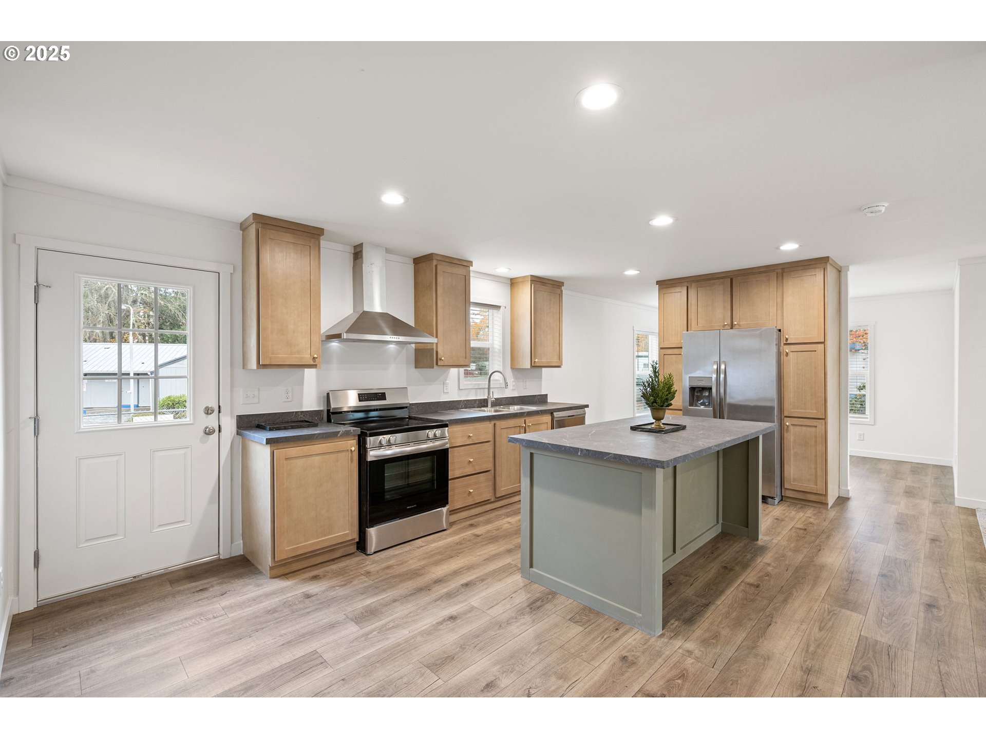 4900 Royal Avenue, Unit 105 Eugene, OR 97402 - Photo 9 of 26 Living Room