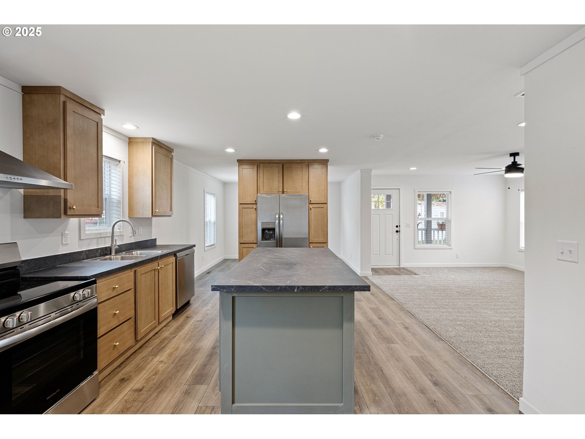 4900 Royal Avenue, Unit 105 Eugene, OR 97402 - Photo 10 of 26 Living Room