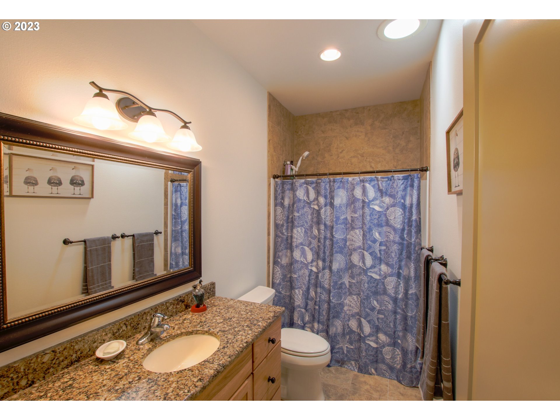 1614 38th Loop Florence, OR 97439 - Photo 19 of 23 Bathroom