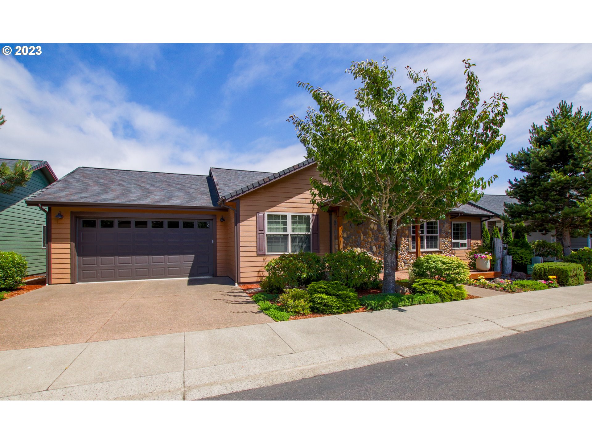1614 38th Loop Florence, OR 97439 - Photo 3 of 23 Gallery Image 3