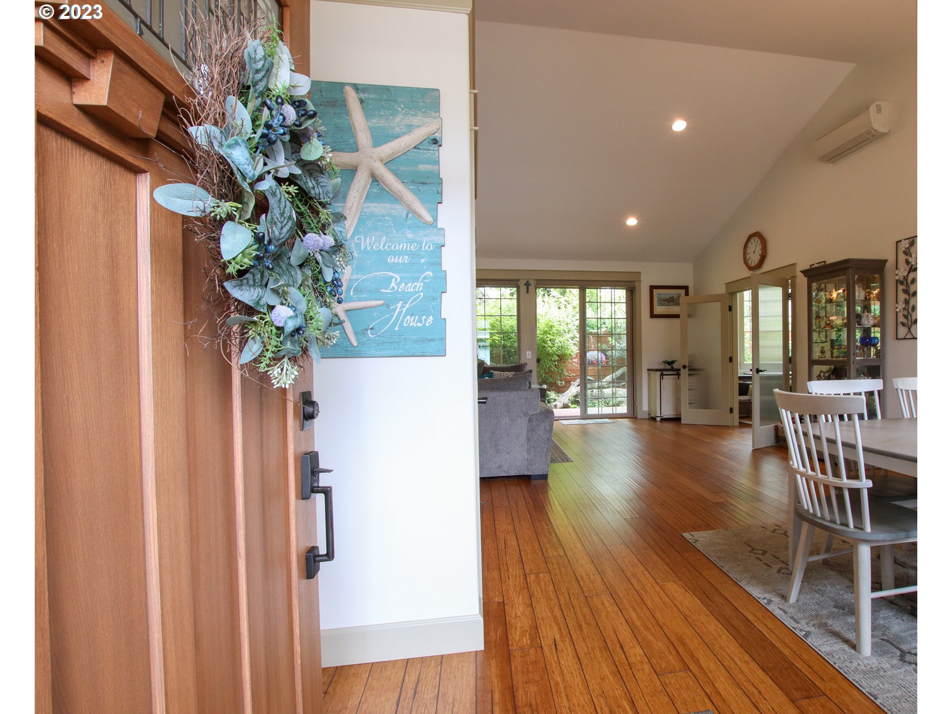 1614 38th Loop Florence, OR 97439 - Photo 4 of 23 Entrance/Foyer