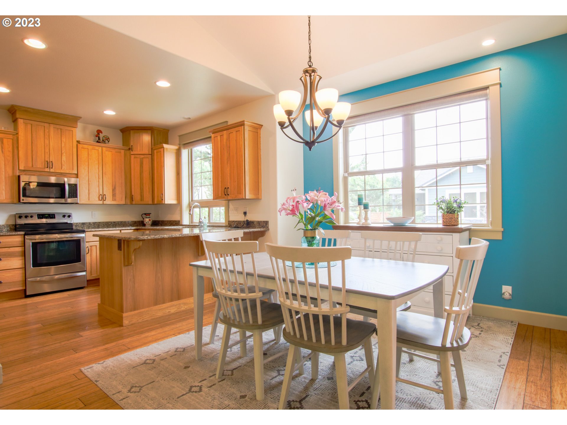 1614 38th Loop Florence, OR 97439 - Photo 6 of 23 Kitchen/Dining Room
