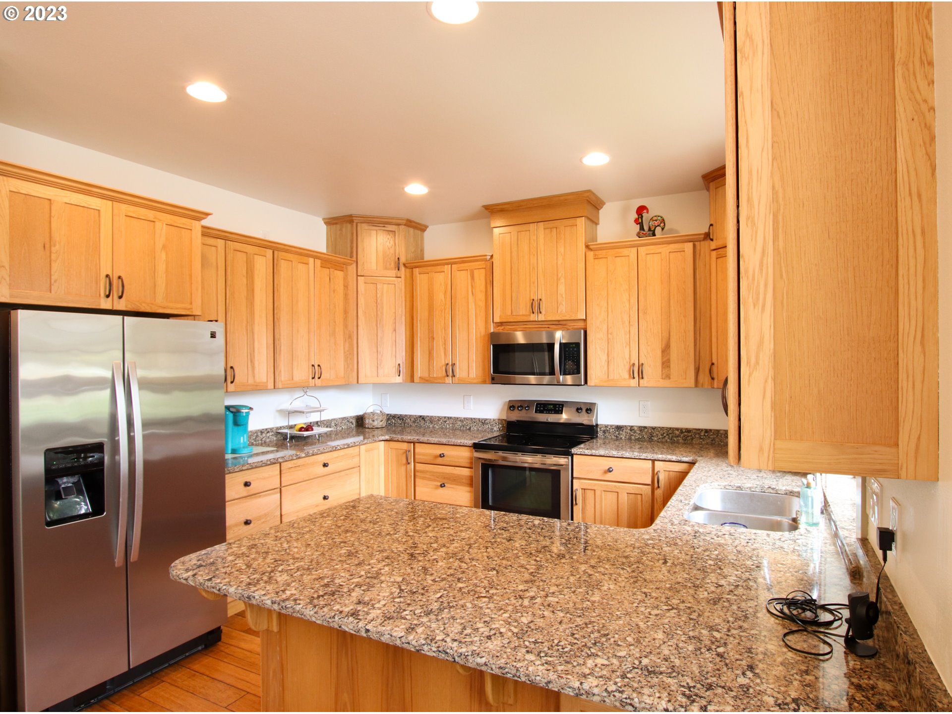1614 38th Loop Florence, OR 97439 - Photo 10 of 23 Kitchen