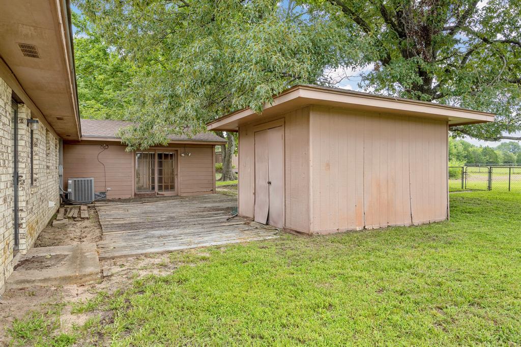 24264 State Highway Canton, TX 75103 - Photo 25 of 38 a backyard of a house with lots of green space