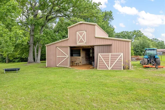 a view of a house with backyard and porch