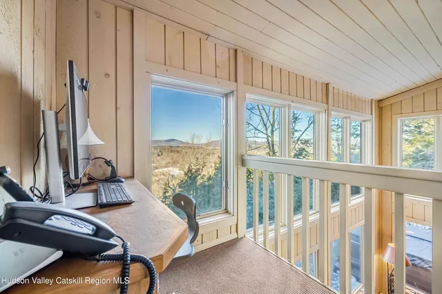 a en suite bathroom with a sink and a mirror
