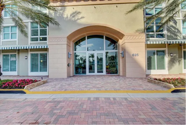 $5,750 | 625 Casa Loma Boulevard, Unit 304, Boynton Beach, FL 33435