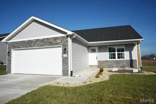 $414,900 | 620 Eisenhower Boulevard, Troy, IL 62294