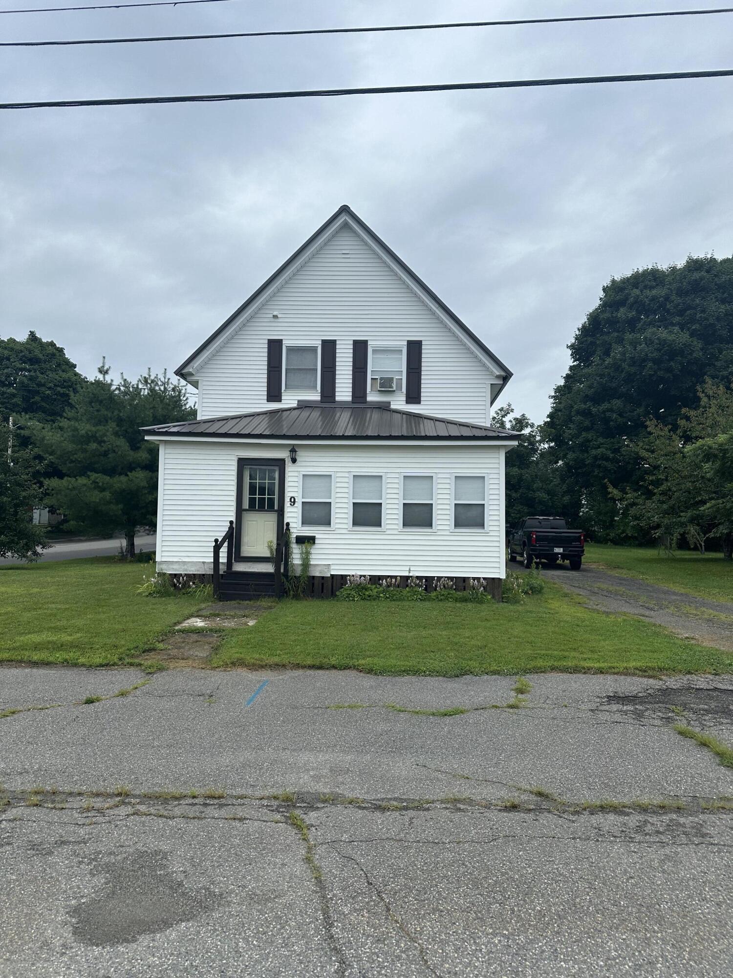 9 Maple Street East Millinocket, ME 04430 - Photo 3 of 27 C2FBCA30-D955-4ED3-89DB-6BB9E627CB79