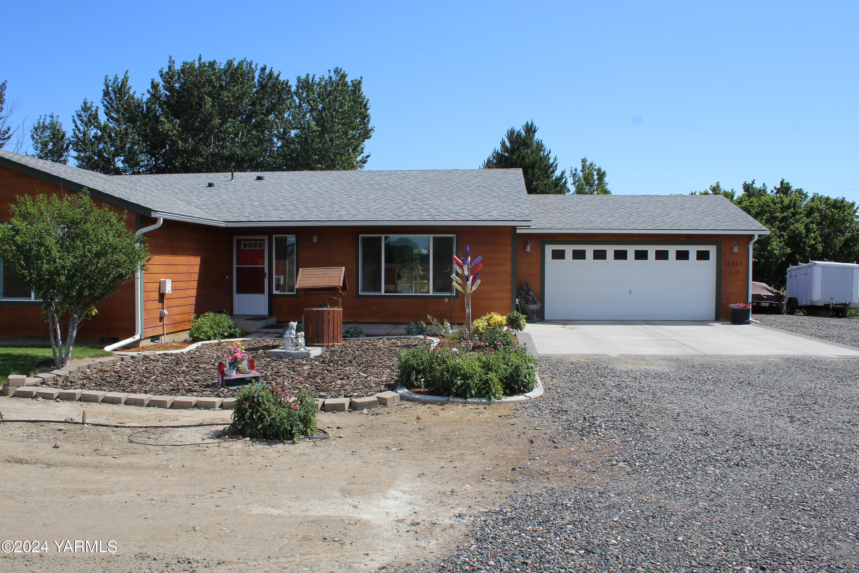 12933 Missimer Road Prosser, WA 99350 - Photo 1 of 39 a front view of a house with garden