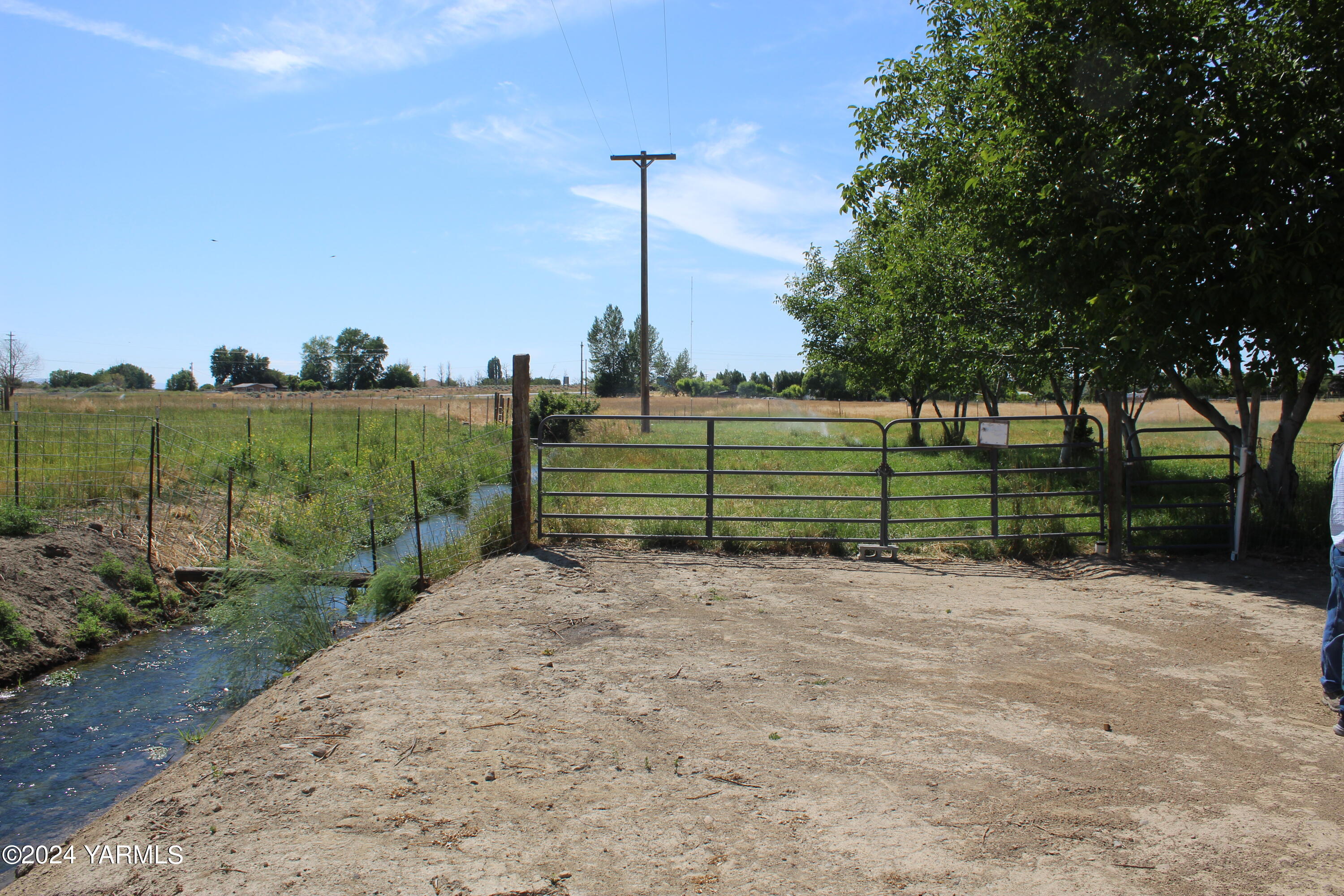 12933 Missimer Road Prosser, WA 99350 - Photo 16 of 39 a view of a park
