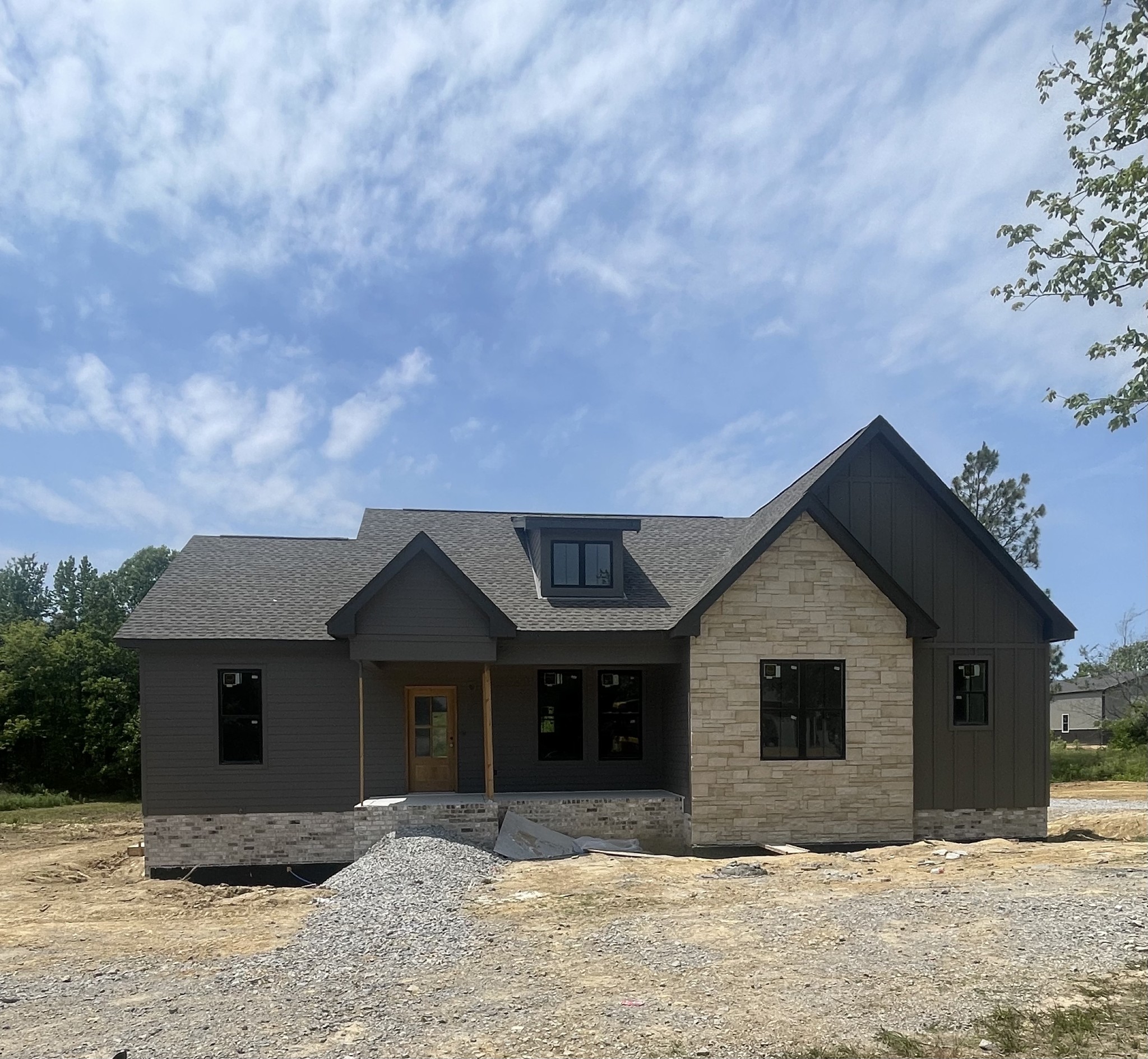 4564 Washington Road Springfield, TN 37172 - Photo 1 of 1 a front view of a house with a yard