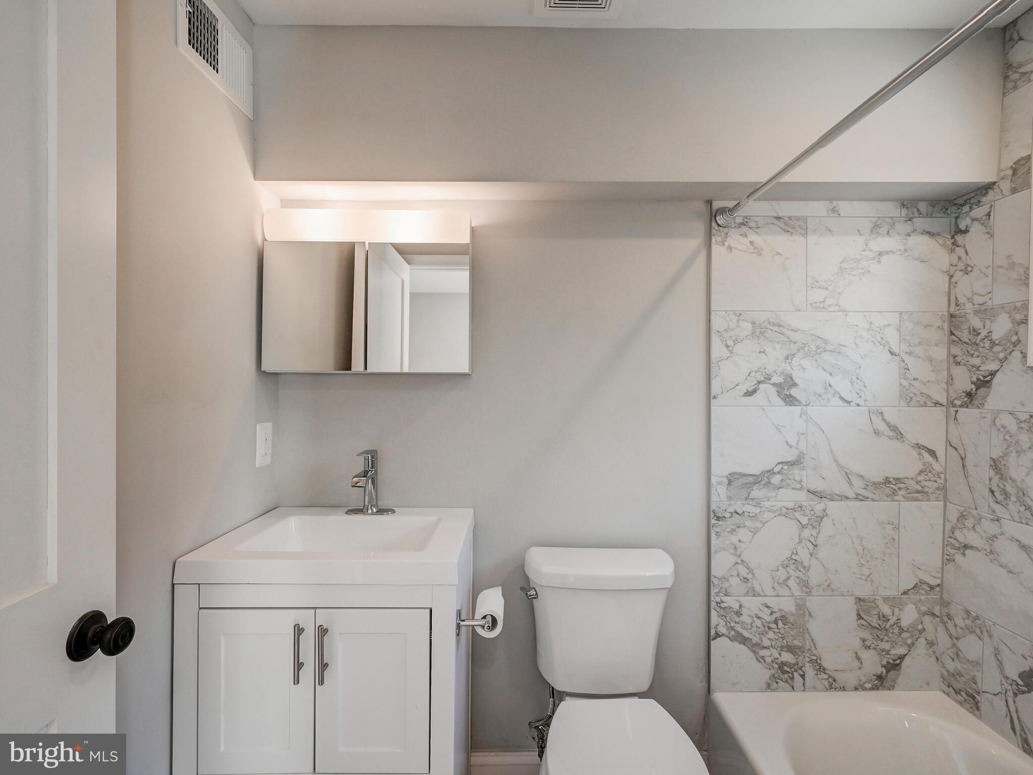 1140 Cooksie Street Baltimore, MD 21230 - Photo 16 of 54 Full Bathroom w/ tub