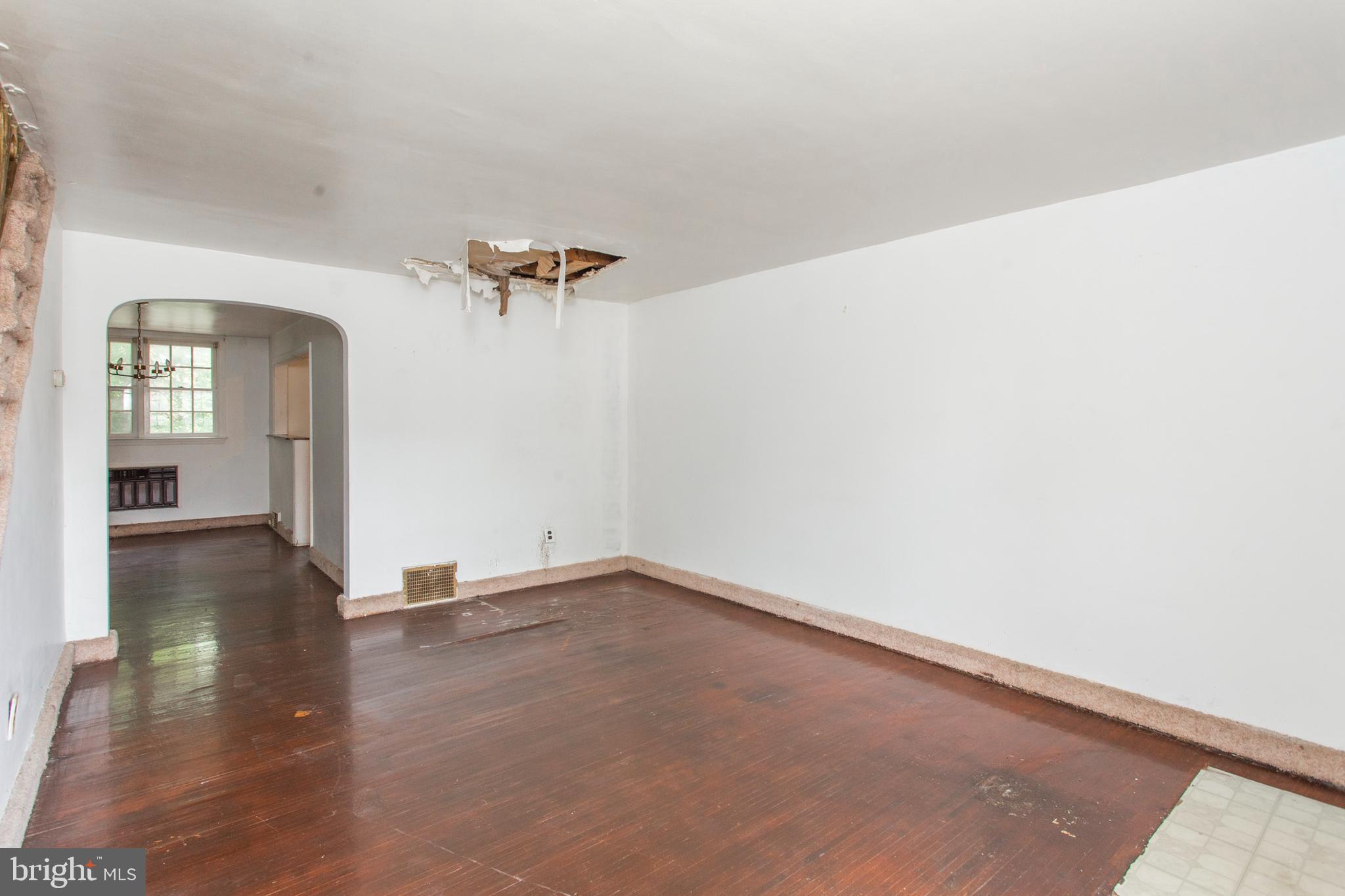 39 Concord Road Darby, PA 19023 - Photo 3 of 30